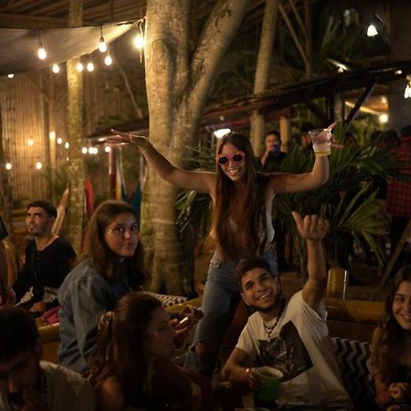 Hidden House Hostel Party Монтаньита Экстерьер фото