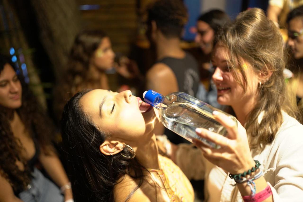 Hidden House Hostel Party Монтаньита Экстерьер фото