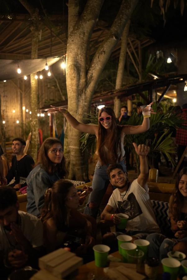 Hidden House Hostel Party Монтаньита Экстерьер фото