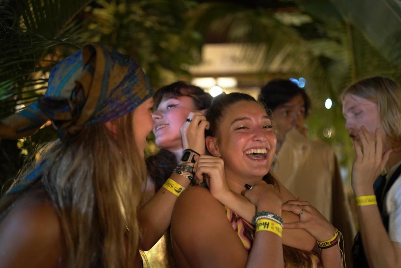 Hidden House Hostel Party Монтаньита Экстерьер фото